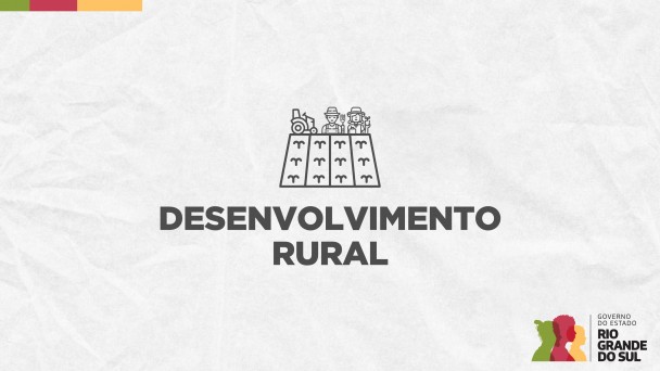 Card em fundo cinza, no qual estão escritas as palavras Desenvolvimento Rural ao centro, logo abaixo do ícone que mostra uma plantação, um pequeno trator e duas figuras humanas com ferramentas nas mãos, representando os produtores rurais. No canto inferior direito está a logomarca utilizada pela gestão 2023-2026 do governo do Rio Grande do Sul.