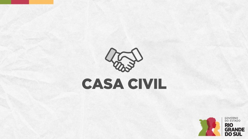 Card em fundo cinza, no qual está escrito Casa Civil ao centro, logo abaixo de um ícone que representa um aperto de mãos alusivo ao fechamento de um acordo. No canto inferior direito do Card está a logomarca utilizada pela gestão 2023-2026 do governo do Rio Grande do Sul.